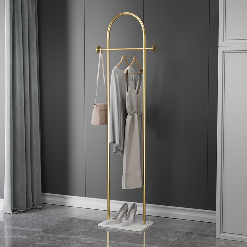 Salon Refrein de sol en coulage moderne Designer Simple Pole Balconnage de vêtements Hotel Nordic Kledingrek Home Eccessories