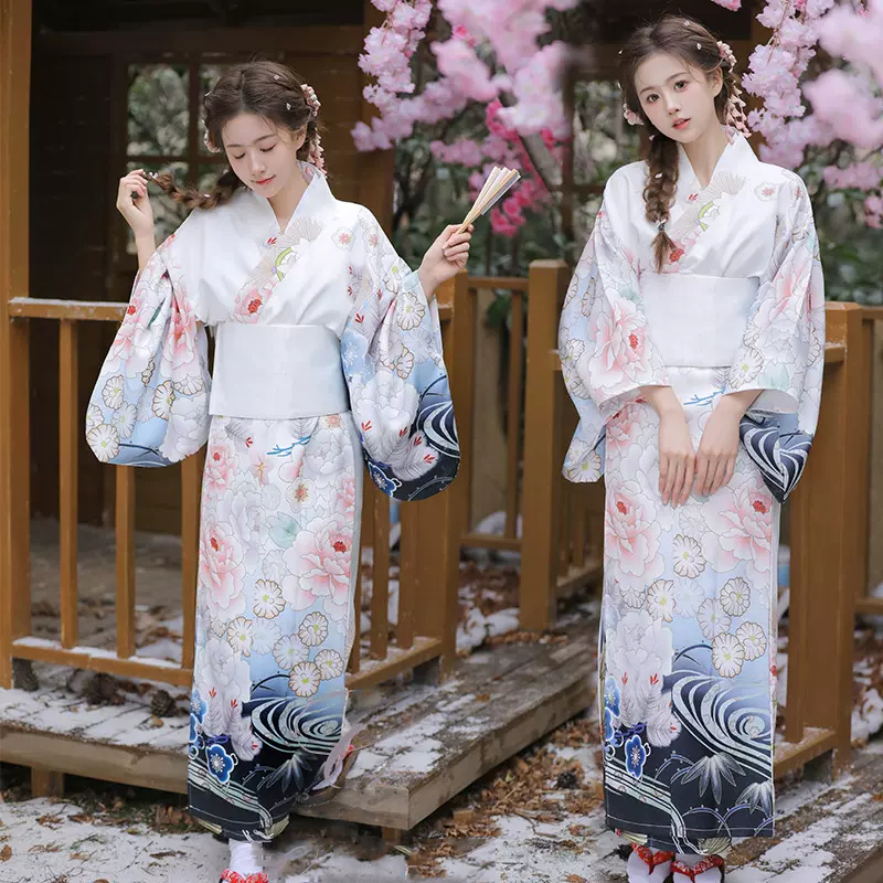 Japonais Kimono Femmes Vintage Vintage Vêtements traditionnels Yukata Bath Robe Retro PhotoShooting Sakura Print Elegant Halloween Costume