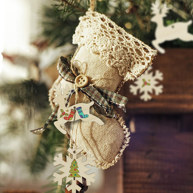 木製クリスマスの装飾された木製のスライス穴のある木製のブランクペンダントdiyクラフトクリスマスツリーの装飾