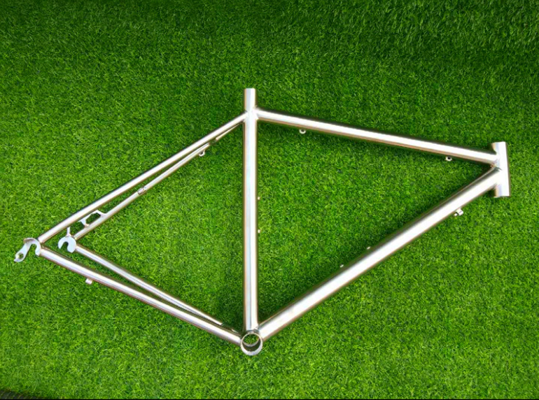 High -end 700c Titanium Road Bike Frame Disc Brake Externe bekabeling Snelle release + 700c Titanium vork