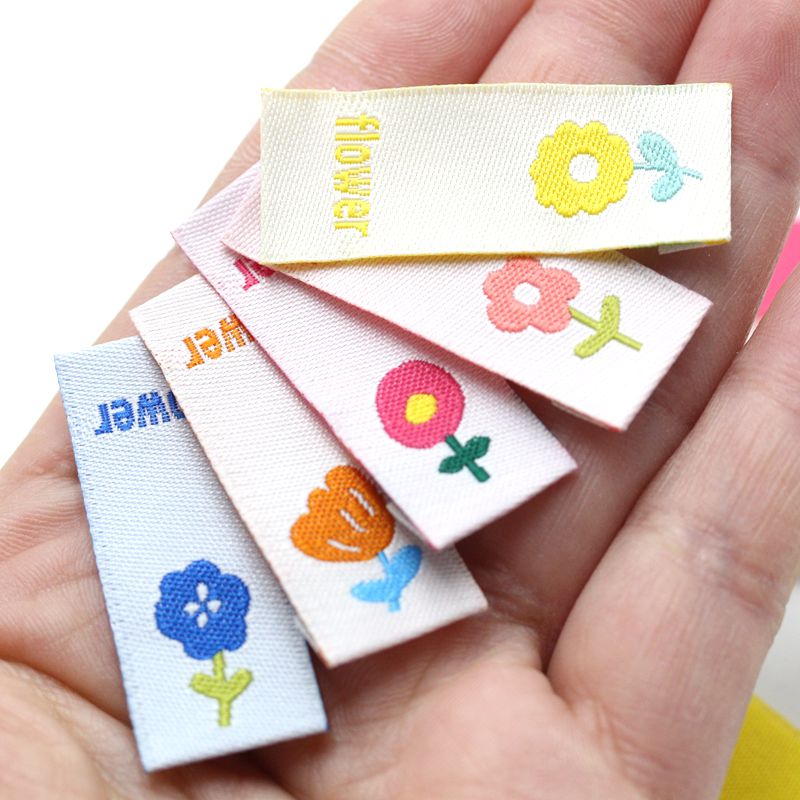 50/100 stcs kleurrijke bloem weven markeert kleding stof achter label voor zak handdoek raasteerbare tag decoratief DIY handgemaakt ornament