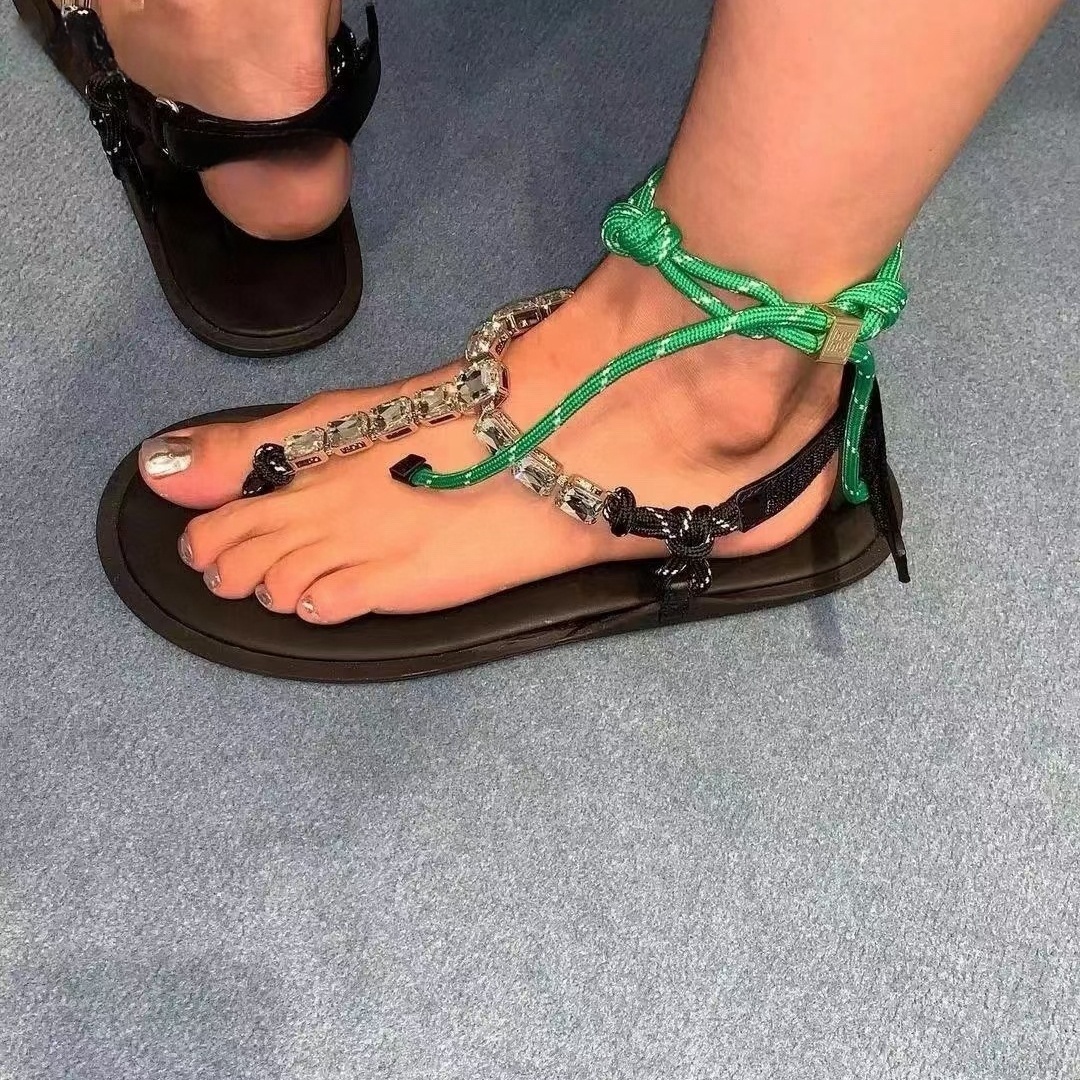 Der neue Sommer flache Sandalen Sternstern des Designers mit Zehensandalen Strand Sandalen mit Schuhkarton