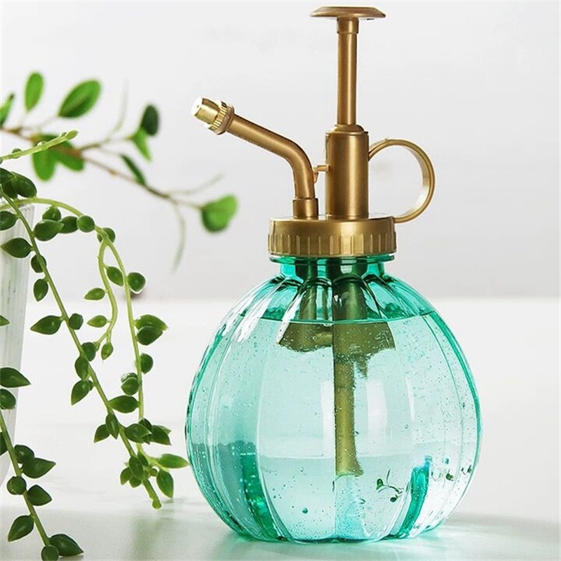 Mini Watering Can Pot Plastic Air Pressure Sprayer Bottle for Household Flower Watering Garden Spraying Pot Vintage Style