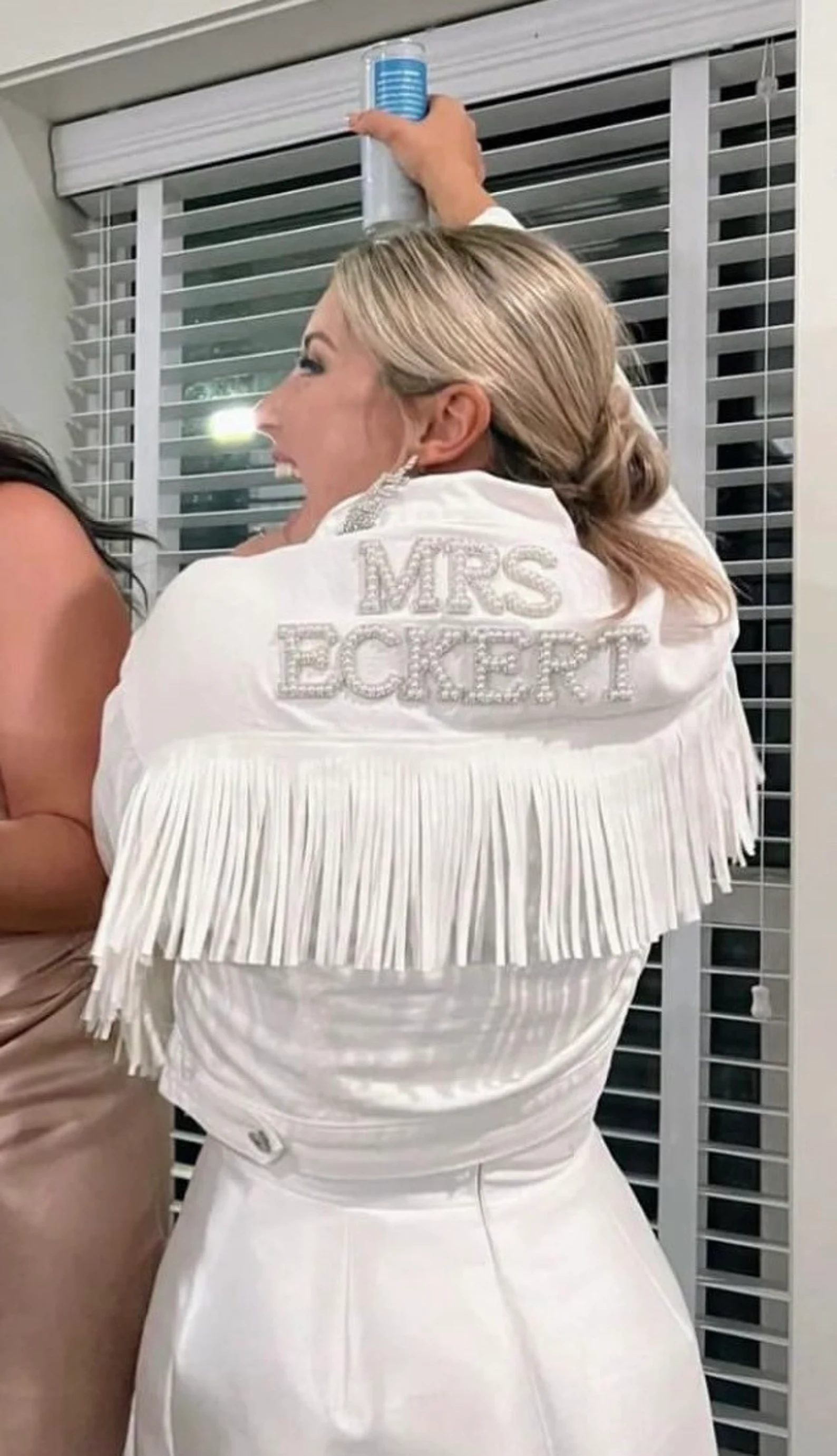 Fringe blanc Mme Veste en jean perlé personnalisé Nashville Bachelorette Nom personnalisé Vestes de mariage Cadeaux de mariée femme