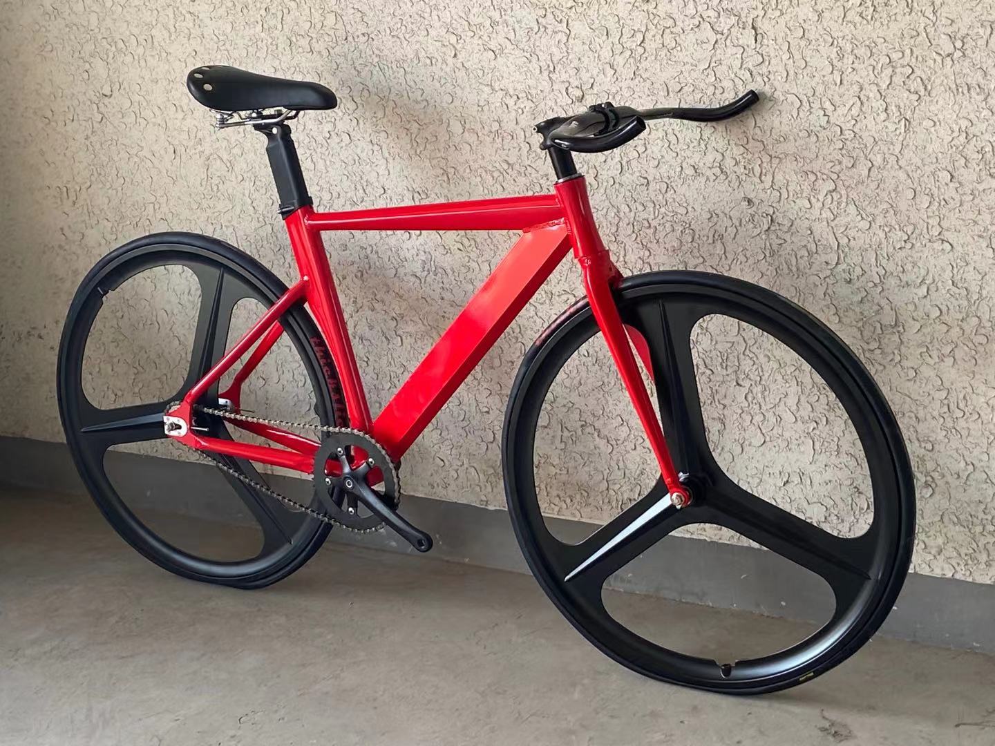 53 cm aluminiumlegeringsram Brytning av vindmuskel hög hållfasthet en hastighet cykel med tre eller fem talade fasta växlar cykel