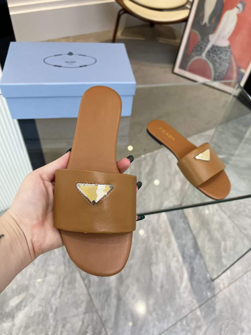 Mode Frauen Stranddreieck Pantoffeln Sandalen Schieberei-Büro-Slips Schieberegler Italien Italien Zartes braunes Gummi-Leder Einfacher Designer lässig Hotel Slipper Box EU 35-43