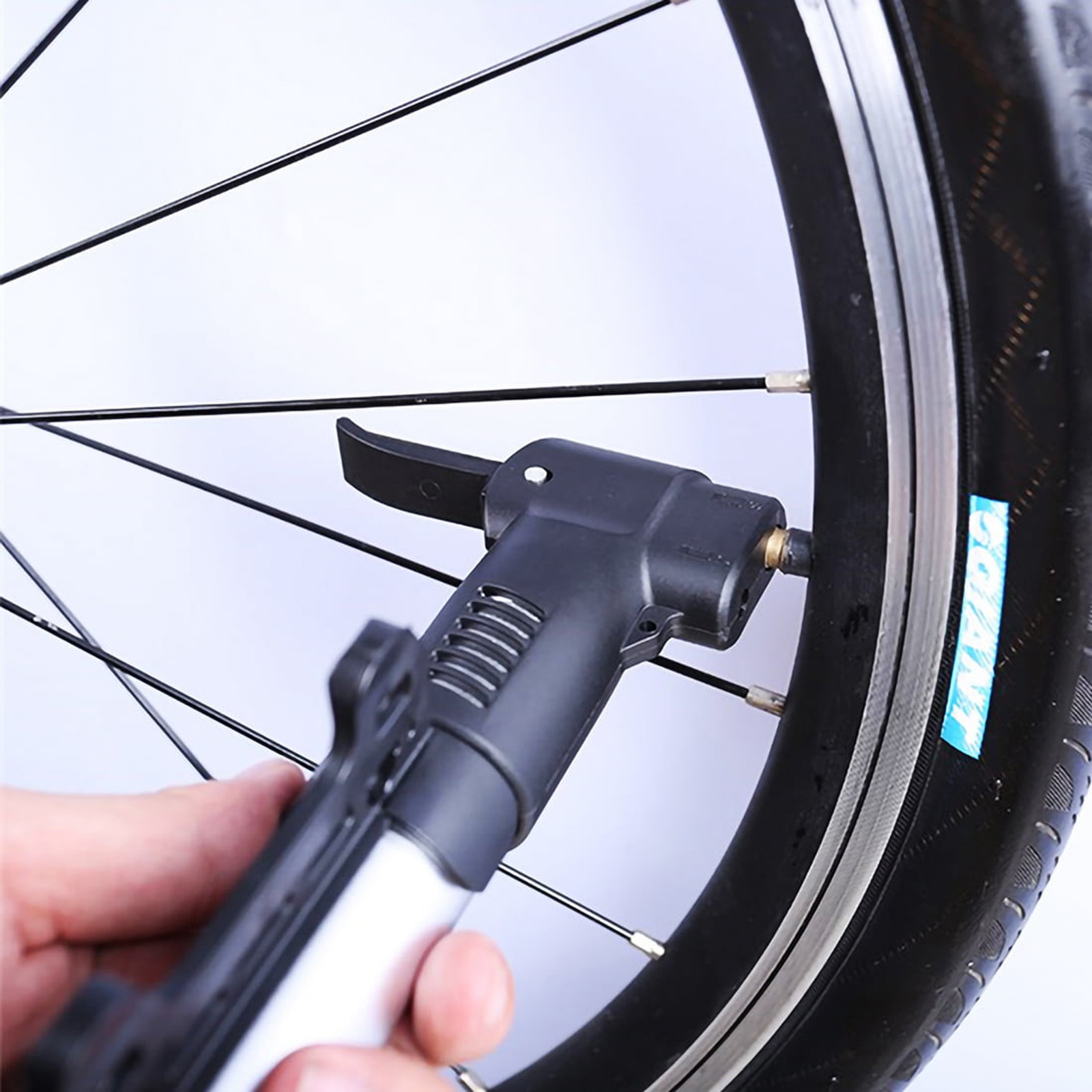 Pompe à air portable Bicycle de pneu de pneu Pompe à haute pression Inflateur de vélo à haute pression Aluminium alliage MTB Cycling Road Compressor CO2 Inflateur