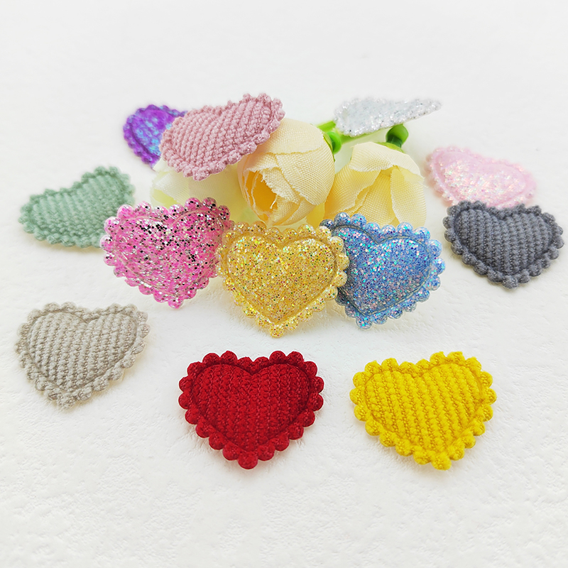 100 pezzi da 2,5x2,1 cm Mini Appliques imbottiti il cuore il cappello da cucire Caspi di cucitura capelli fai -da -te Clip Accessori decorazioni arco