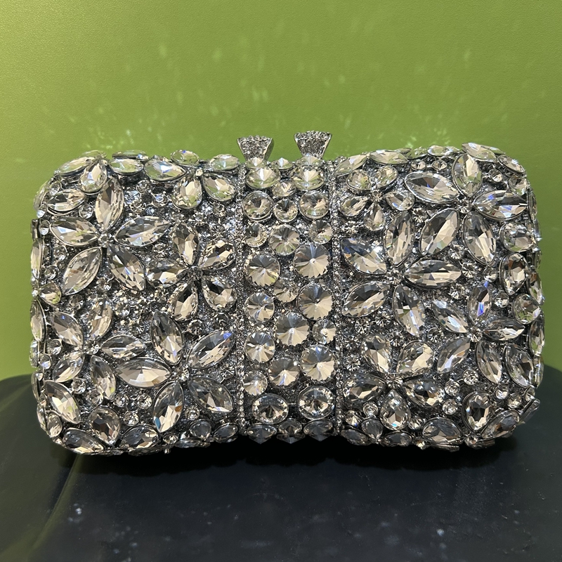 2023 NIEUWE GREEN/GOUDEN STREEKEN KOPPELINGEN DIAMONDEN DIAMAND TRUWD TAGS Women Crystal Evening Clutches Tassen Lady Chain Party Clutches