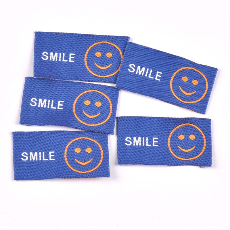 Étiquettes de broderie de visage de souri mignon pour vêtements de vêtements de couture