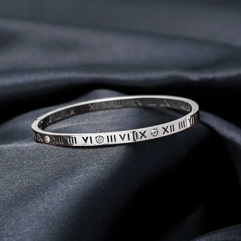 Bransoletka Bangle Roman Numerals dla kobiet Akcesoria biżuterii ze stali nierdzewnej luksusowa bransoletka moda 240411