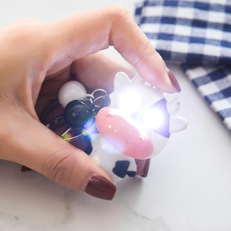 LED Sesli Işık Yayan İnek Anahtar Key Zinciri Tahmin Mini Torçu Çocuk Oyuncak Hayvan Anahtar Yüzüğü Yaratıcı cep telefonu vaka aksesuarı