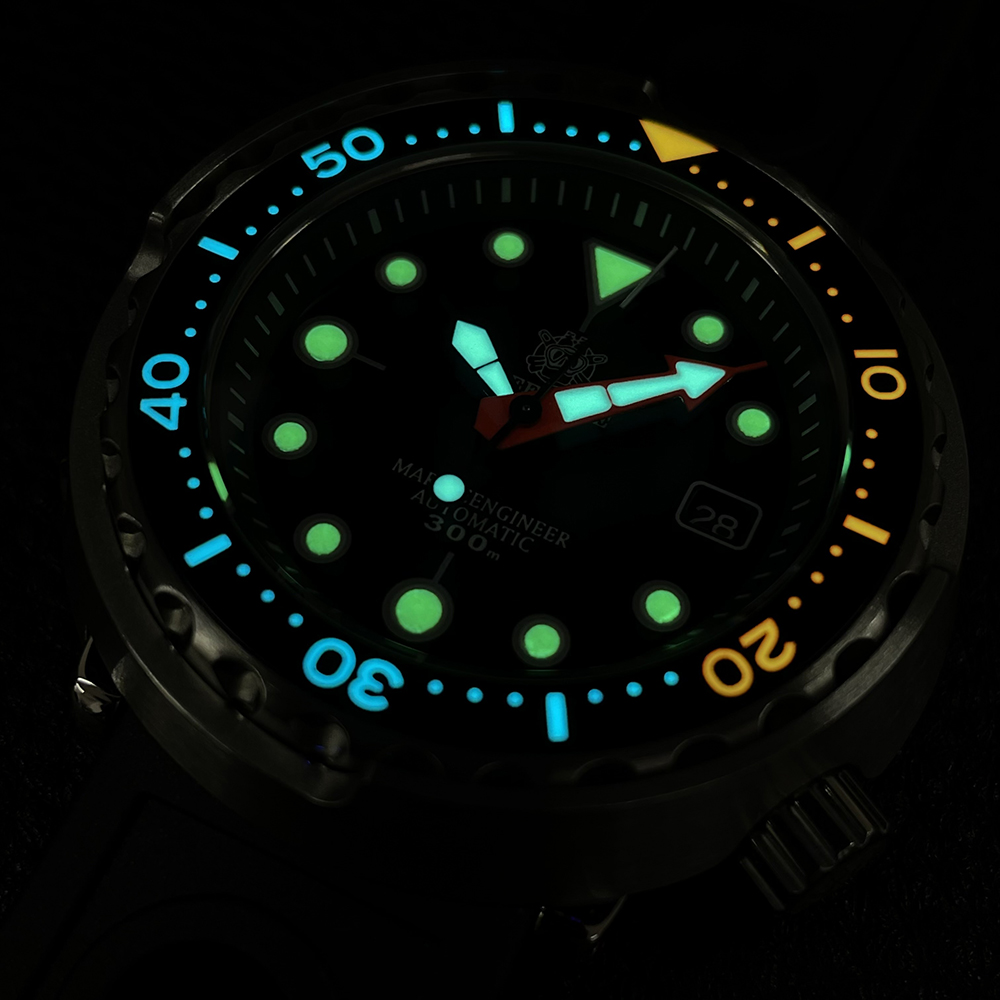 Zwarte rubberen band 47,5 mm stalen kast Super Luminous Black Dial 300m waterdichte keramische ringtonijn tonijn kan duiken op NH35 -beweging