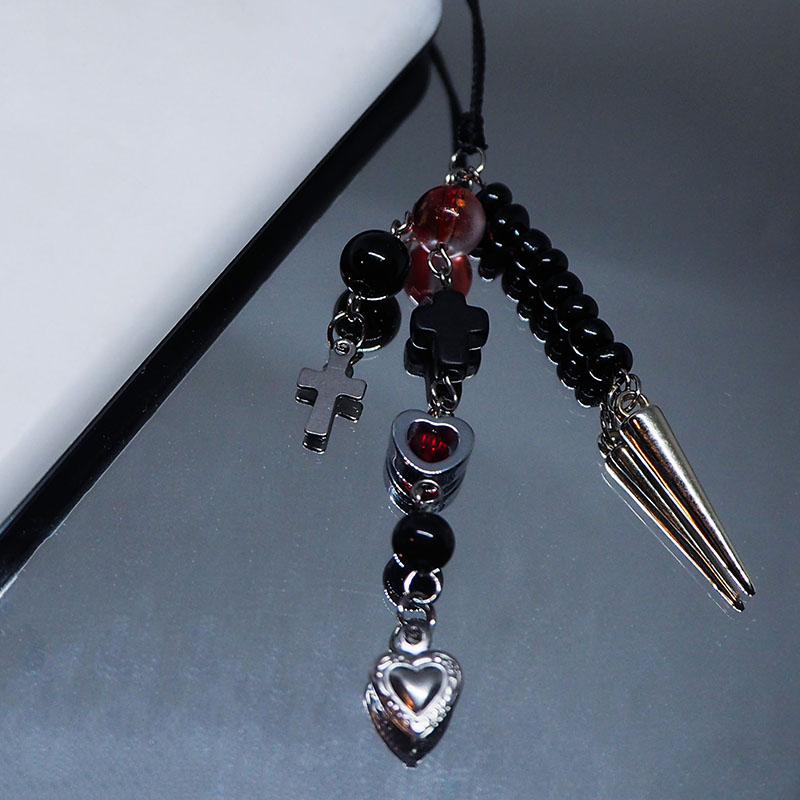 Black Red Mobile Phone Riem Telefoonketens voor vrouwen Cross Heart Beaded Korea Kpop Charm Keychain Y2K Anti-Most Lanyard Sieraden