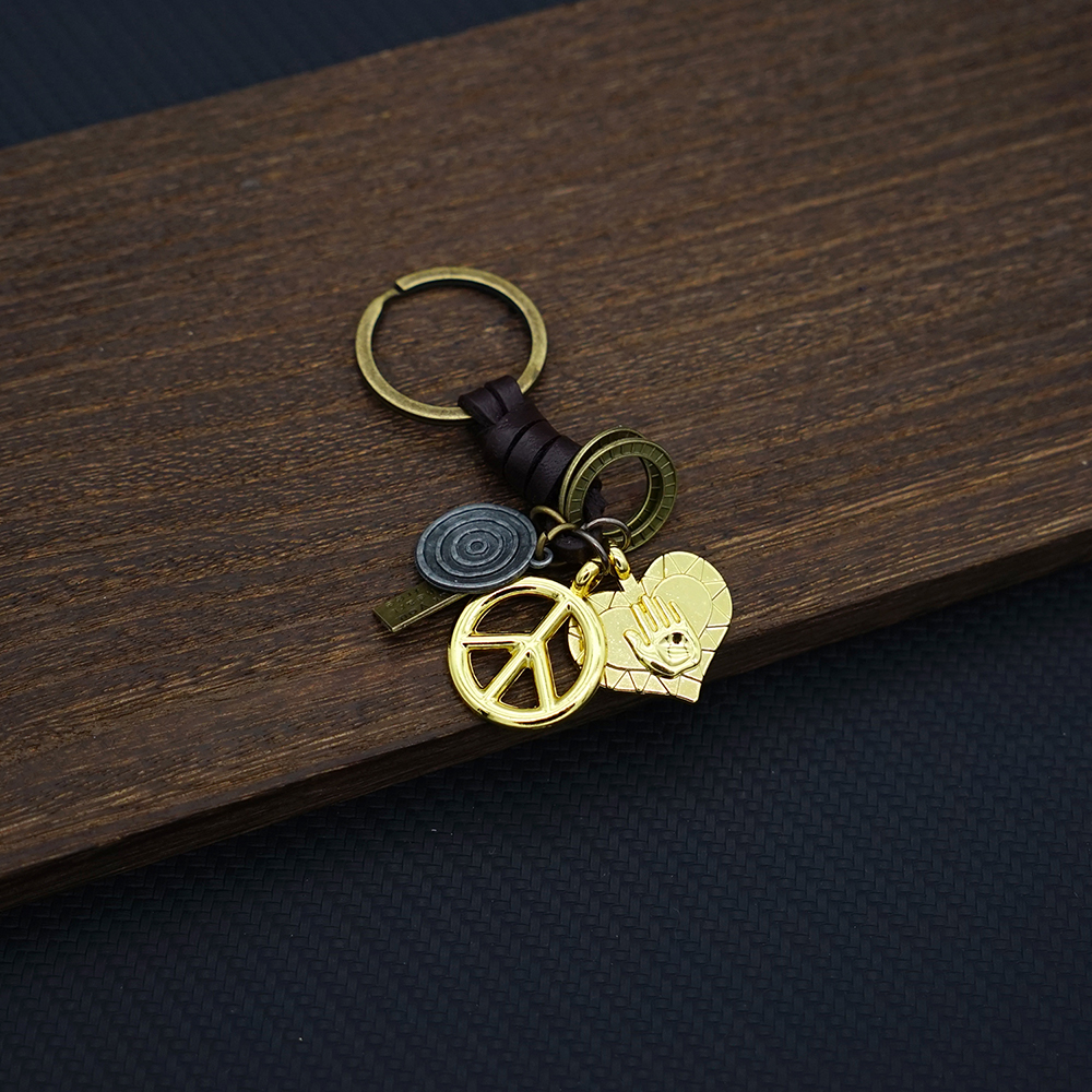 Jojos Bizarre Adventure Keychain Leather Key Chain Keyring Keychains for Men pil Anime Accessories Key Ring Pendant Llaveros