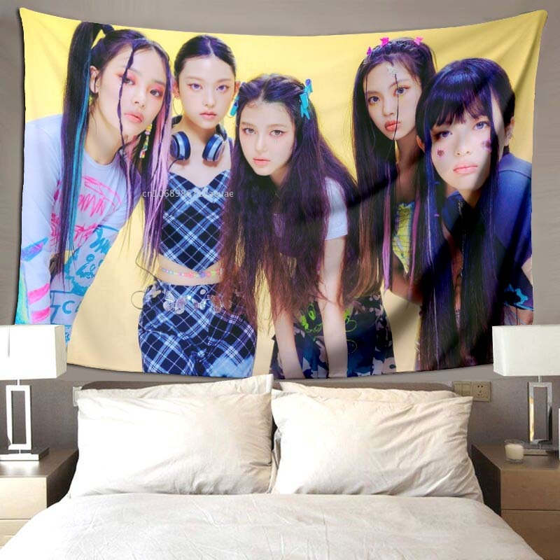 Super Shy - Newjeans Music Band Tapisserie süße koreanische Mädchengruppe Wand Hanging Art Poster Wandteppich für Schlafzimmer Schlafzimmerdekoration