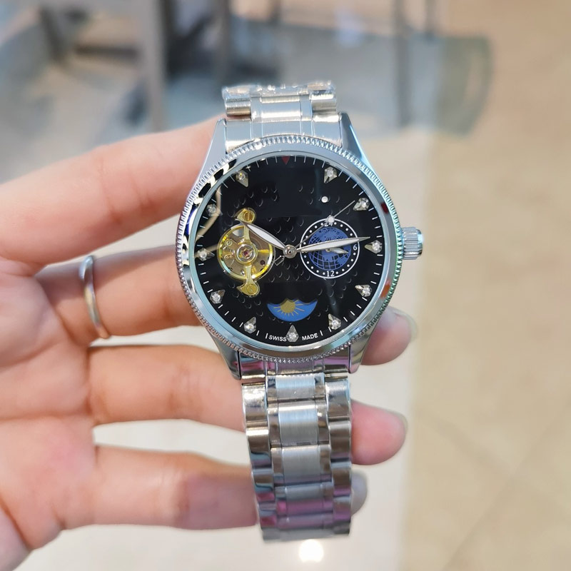 Luxury Brand Diamond Mens Watches mécaniques Mouvement automatique Mouvement Gold Designer Watch High Quality Wrists pour hommes Horloge de cadeau de Noël de la fête de père