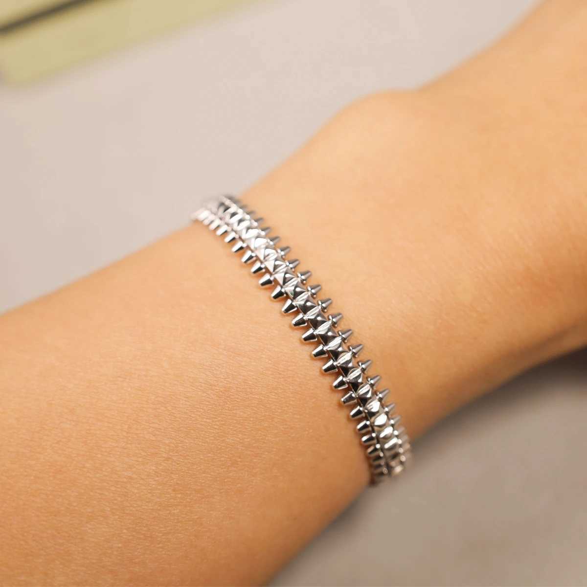 Bangle Nieuw 925 Sterling Silver Rotating Bullet Rivet Bracelet Classic Fashion Brand Banquet Luxe sieraden 240411