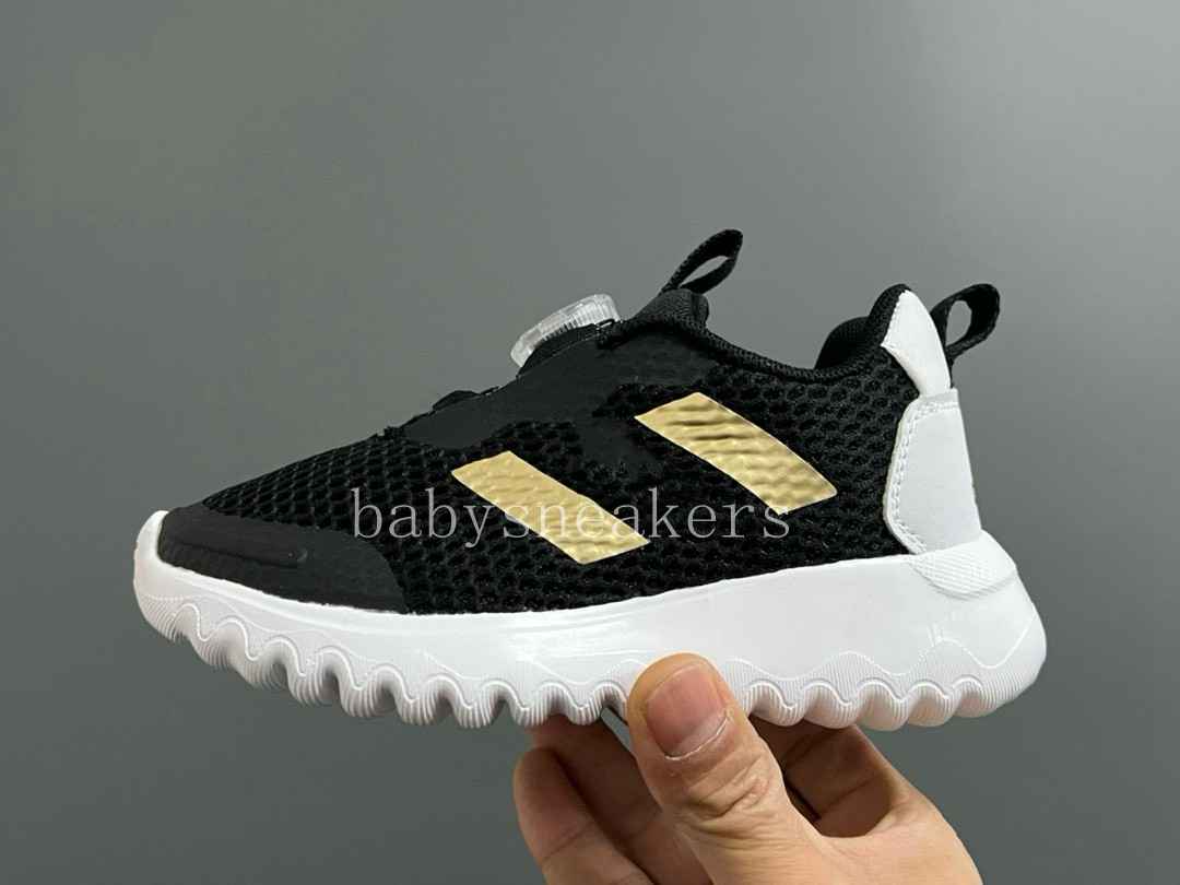 2024 Scarpe firmate di design ragazzi bassi da tennis da tennis baby sneaker atletiche blu nera nera viola multicolore ciliegia bambini bambini scarpe da esterno bambini bambini