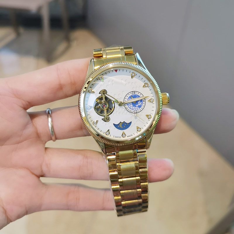 Luxury Brand Diamond Mens Watches mécaniques Mouvement automatique Mouvement Gold Designer Watch High Quality Wrists pour hommes Horloge de cadeau de Noël de la fête de père