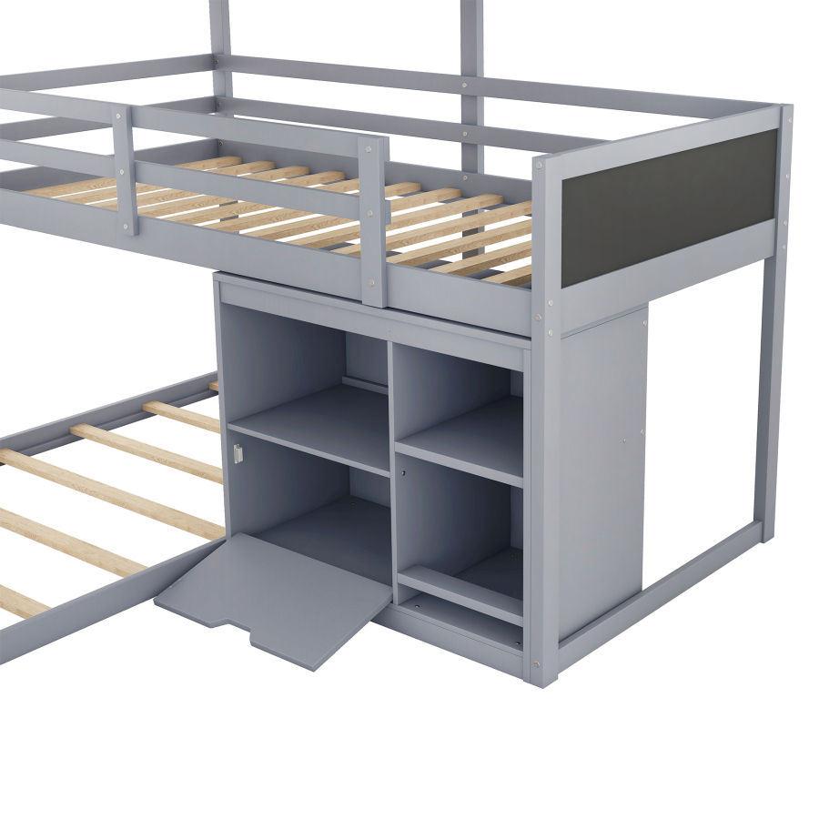 L-vormige houten drievoudige maat stapelbed met opbergkast en schoolbord, ladder