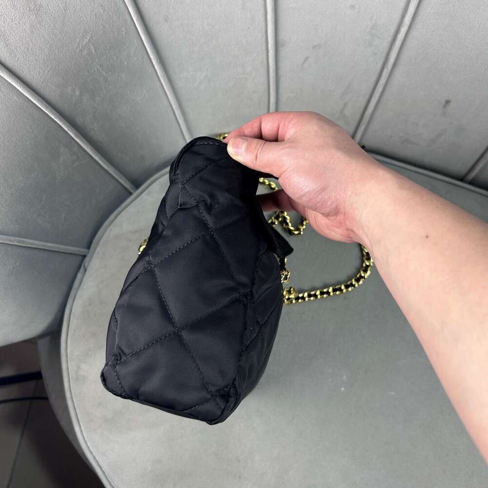 Designer de bolsa de couro vende novas bolsas femininas com desconto nova bolsa de família nylon de grande capacidade feminino de cadeia de ombro único