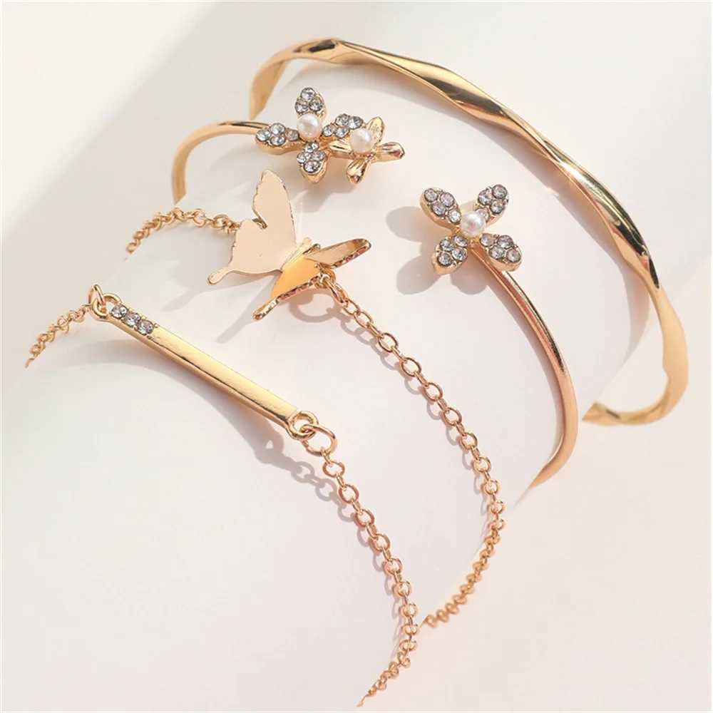 Bangle Vintage Gold Color Cuff armband Set van 4 roestvrijstalen vlinder Bracelet Combinatie Mode Elegante armband sieraden Geschenken 240411