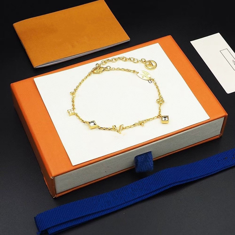 Con braccialetti designer in scatola classico Bracciale Diamond Fiore di moda donna 18k oro di alta qualità braccialetti di alta qualità migliori gioielli
