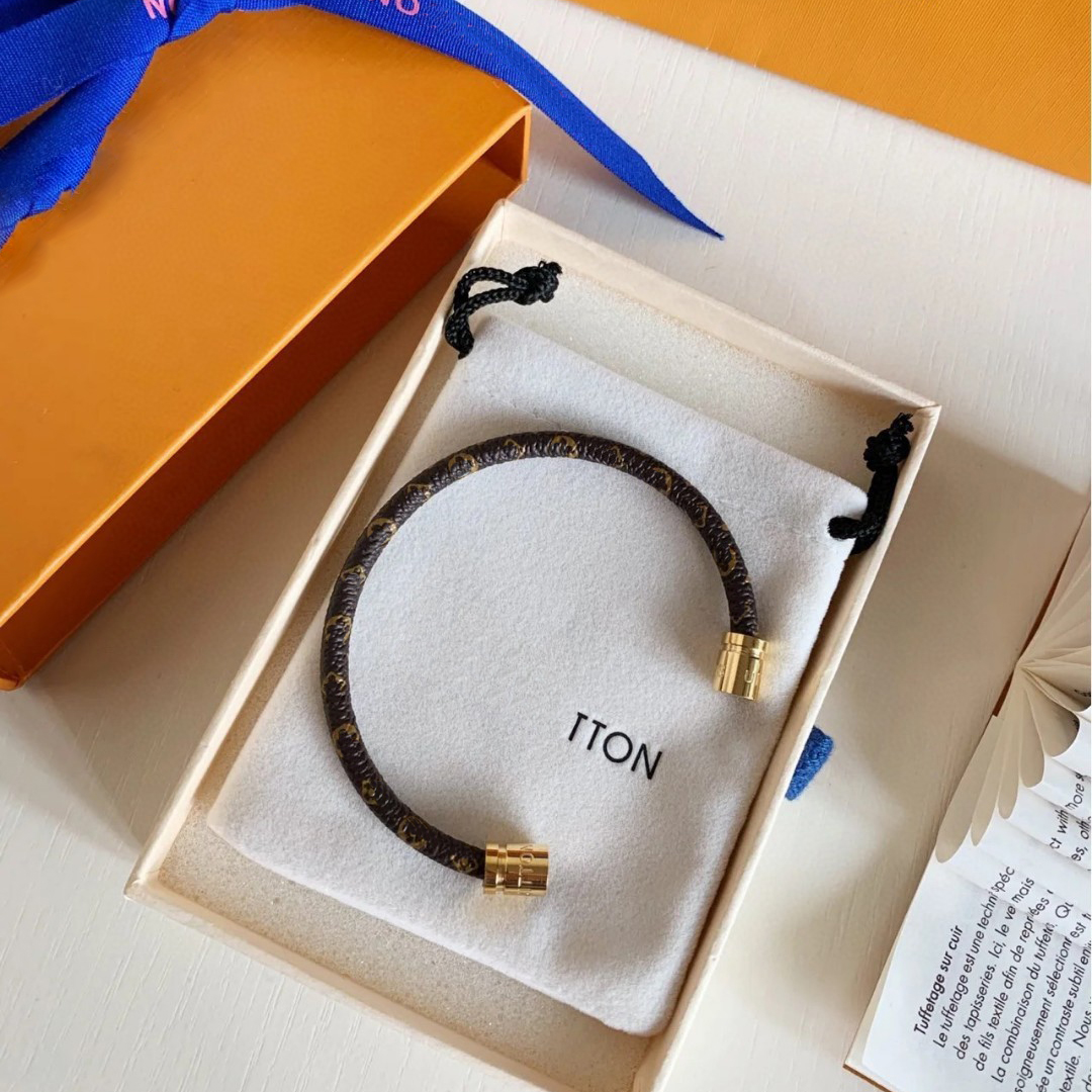 Pulsera de diseño pulsera de lujo pulseras de la marca de lujo diseñador para mujeres material de cuero diseño de cadena de cuero caja de regalo de joyería de pulsera de mayor calidad muy buena