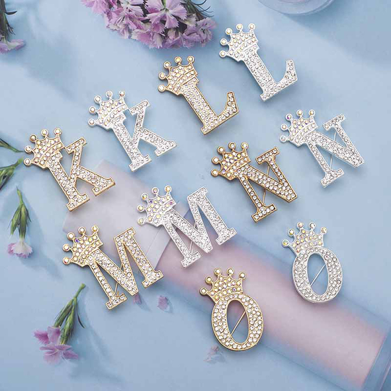 Luxury Crystal Brooch Crown Alphabet A-Z Letter Lapel Pin Women Rhinestone Metal Glossy Collar Pin Scarf Clothes Decor Jewelry