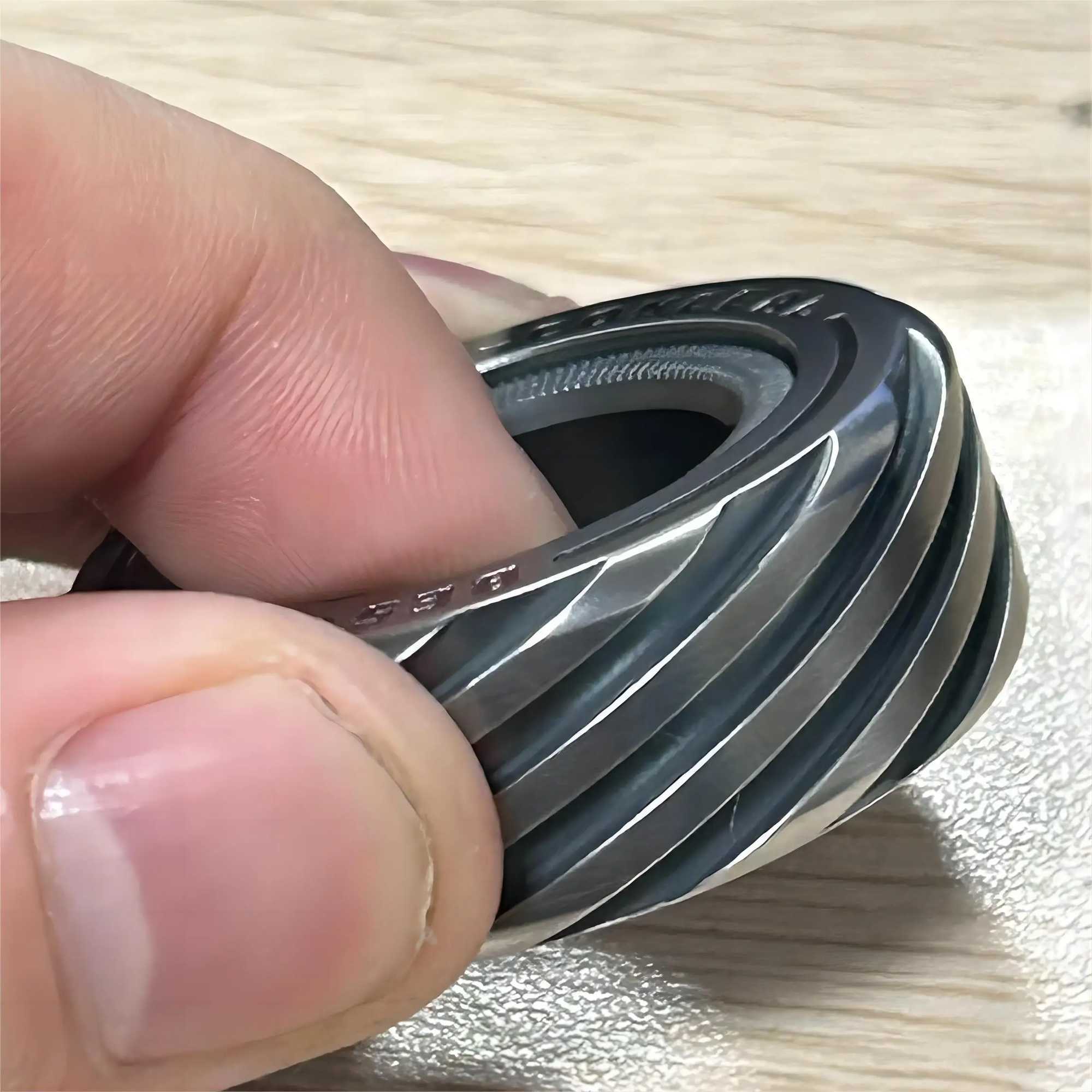 إلغاء الضغط لعبة T-conceal Fidget Ring Magnetic EDC Toys قابلة للتعديل قابلة للتعديل خاتم Ratchet Featherstes Stefless Typer Type Typs Spinner 240412
