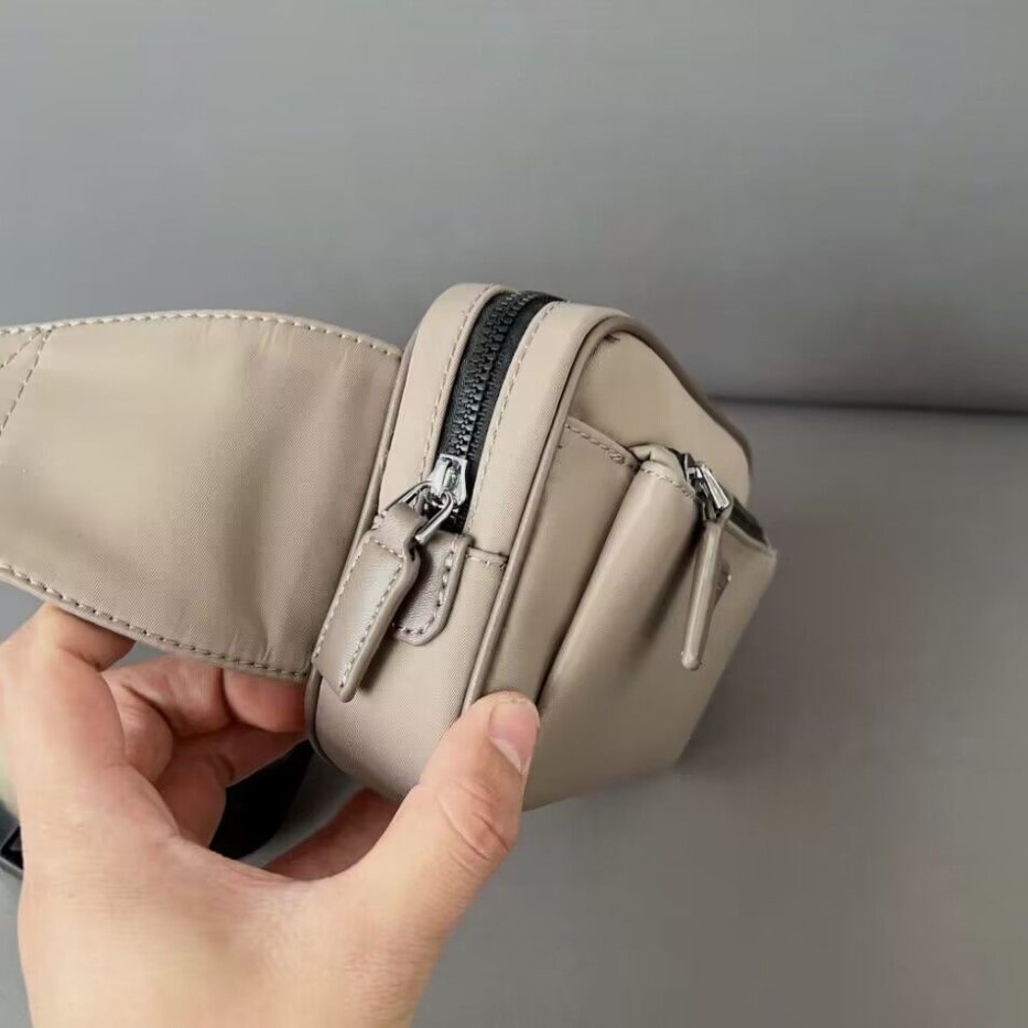 Högkvalitativ Fanny Pack-mäns och kvinnors väskor Purses Designer Luxury Sidokropp Nylon Tygväska axelfickmynt Purse1765