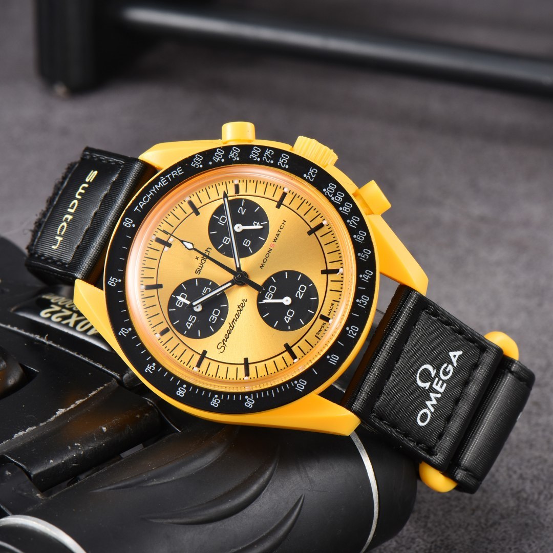 Fine montres masculines et féminines Case en plastique rond trois broches Joix de montre Velcro Strap Quartz Electronic Watch