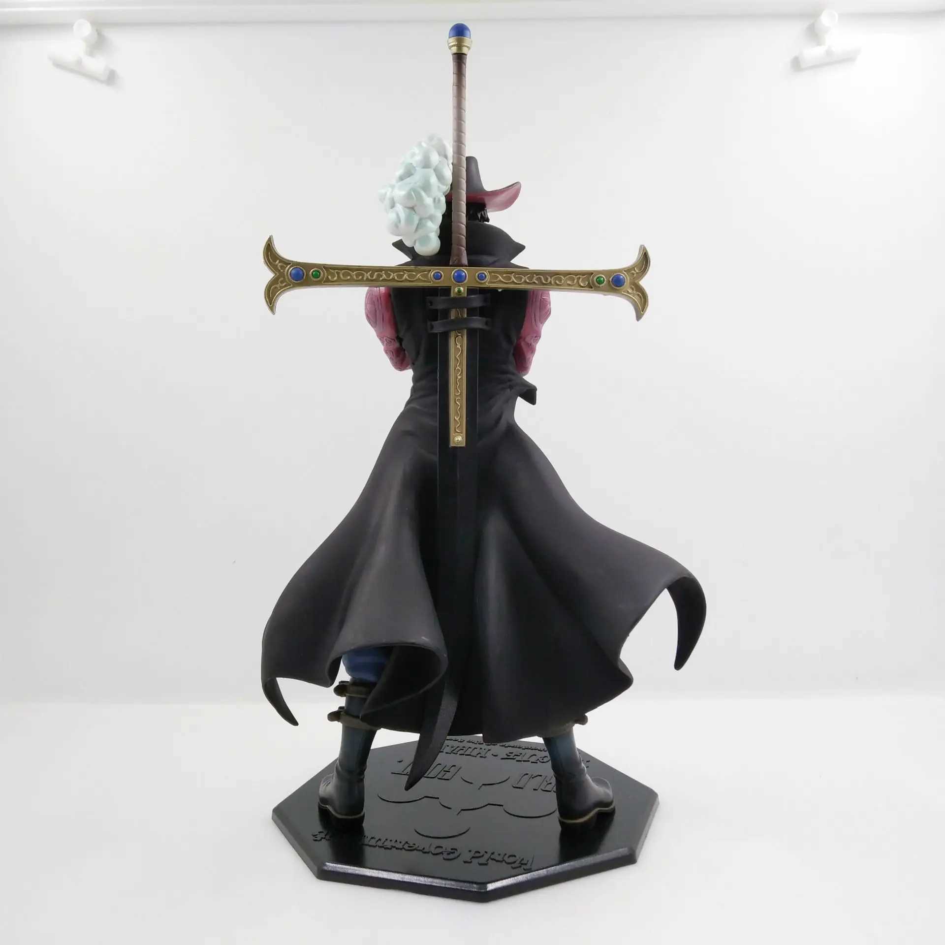 Comics Heroes 28cm Anime One Piece Dracule Mihawk Eagle Eye Action Figure PVC Modèle Doll Toy Figurine Collectibles Ornements pour enfants Gift 240413