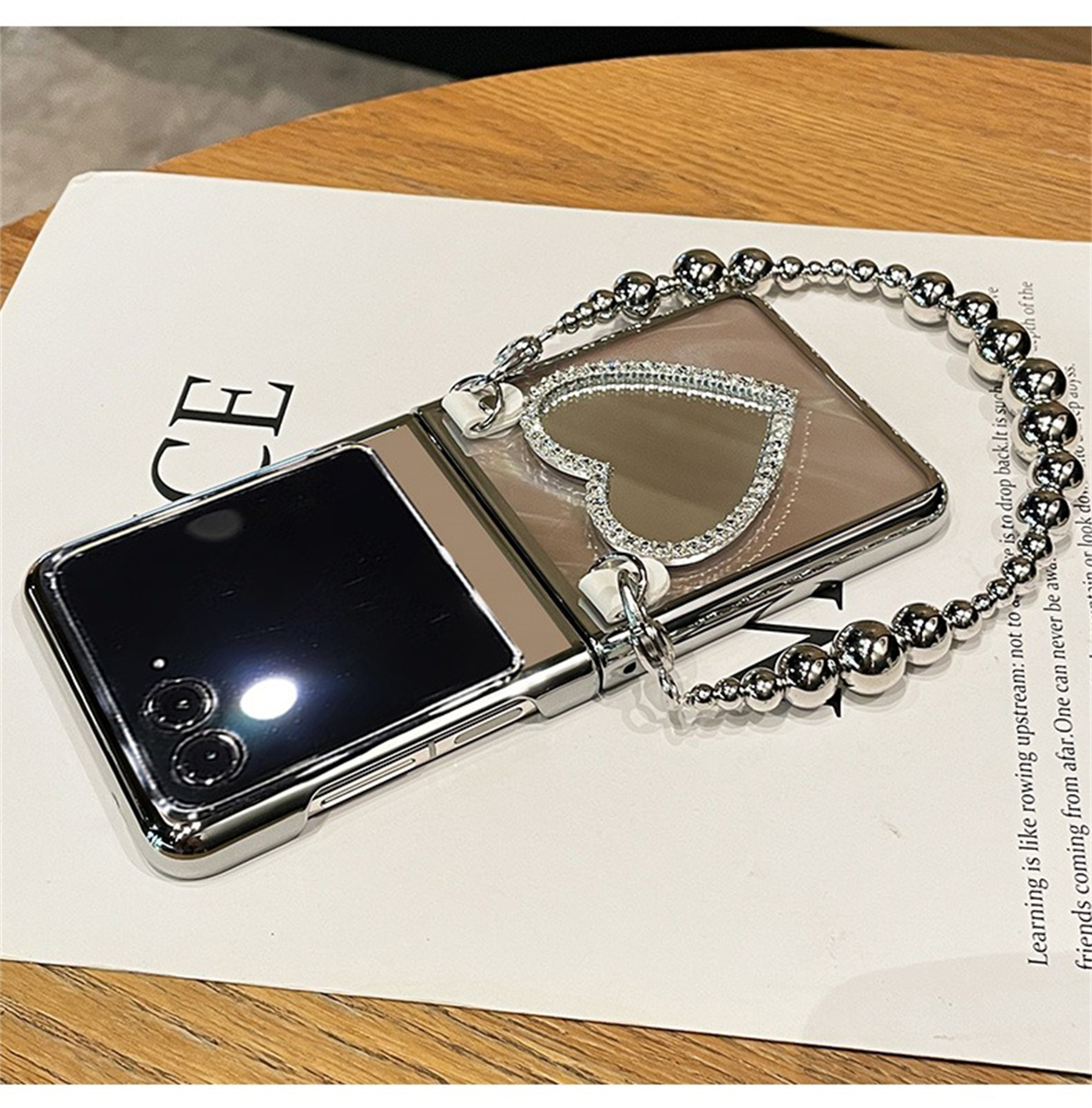 Koreańskie luksusowe poszycie przezroczyste lustro serca koraliki łańcucha bransoletki dla Motorola Moto Razr 40 Ultra Shockproof Cover