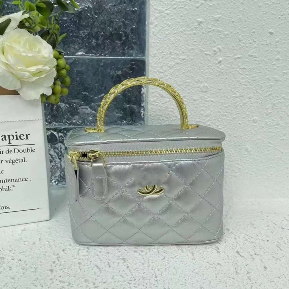 Handbag Designer Sells Women's Branded Bags at 50% Discount Fashion Small Bag Womens New Trendy Versatile Single Shoulder Crossbody Handheld Bucket