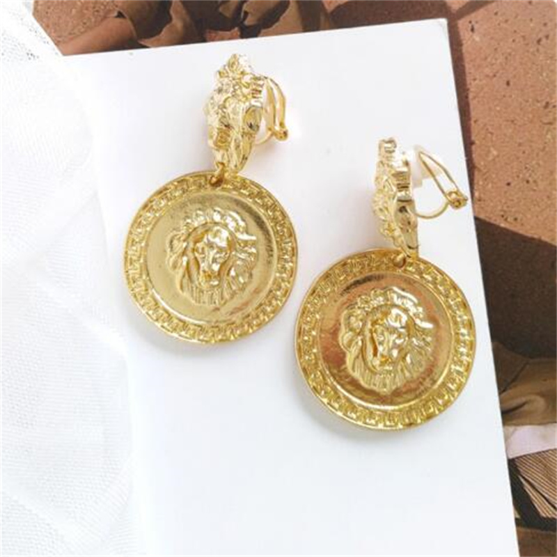 Nouveau exagération géométrique Gold Relief Lion Head Chandelier Boucles d'oreilles européennes et américaines Bijoux rétro et boucles d'oreilles pour femmes personnalisées AB129