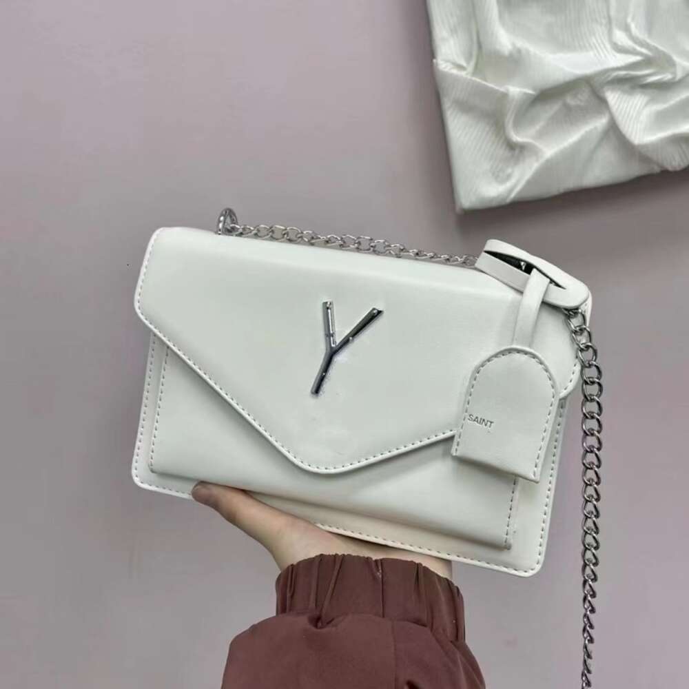핸드백 디자이너는 브랜드 가방을 60% 할인으로 판매합니다. 새로운 여성 가방 체인 트렌디하고 세련된 어깨 크로스 바디