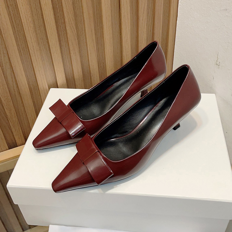 Été 2024 Chaussures de talon de chaton Nouveau pour femmes Bouchette en cuir authentique Banquet Femme Pumps Butterfly-Not Decor Tempérament Point Toe Single Shoes