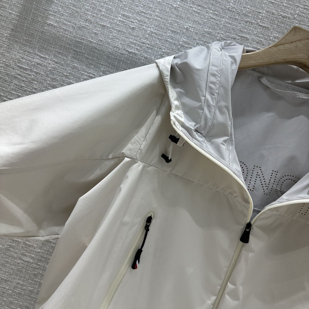 Milan Runway Dames Jackets 2024 Nieuwe lente Summer Hooded Long Sleeve Outerwear Brand Same Style Coats Designer Tops 0413-1
