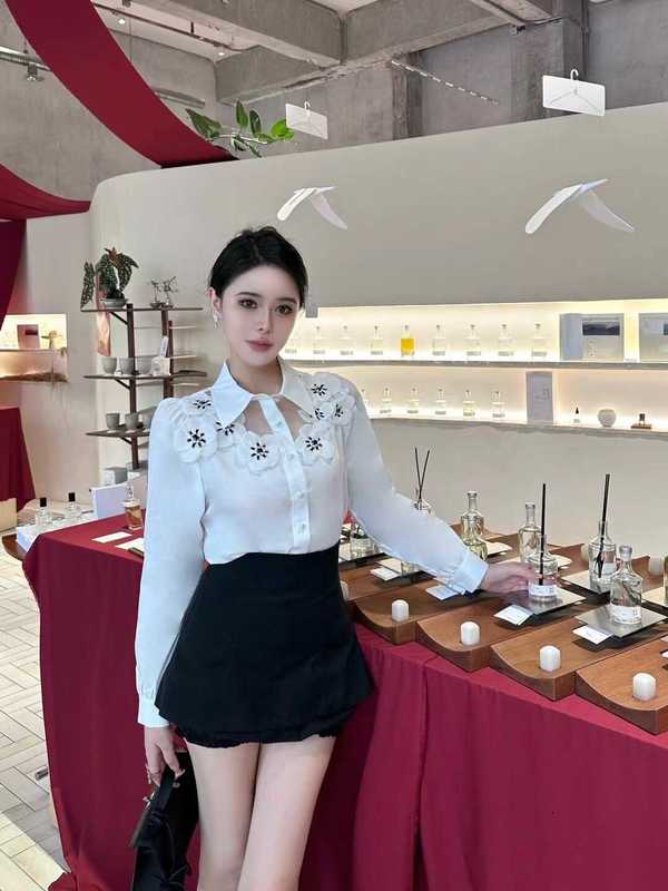 Women's Blouses & Shirts designer 24ss new high version stunning young lady orders flower silk organza and selected cotton collision white shirt NJ1W