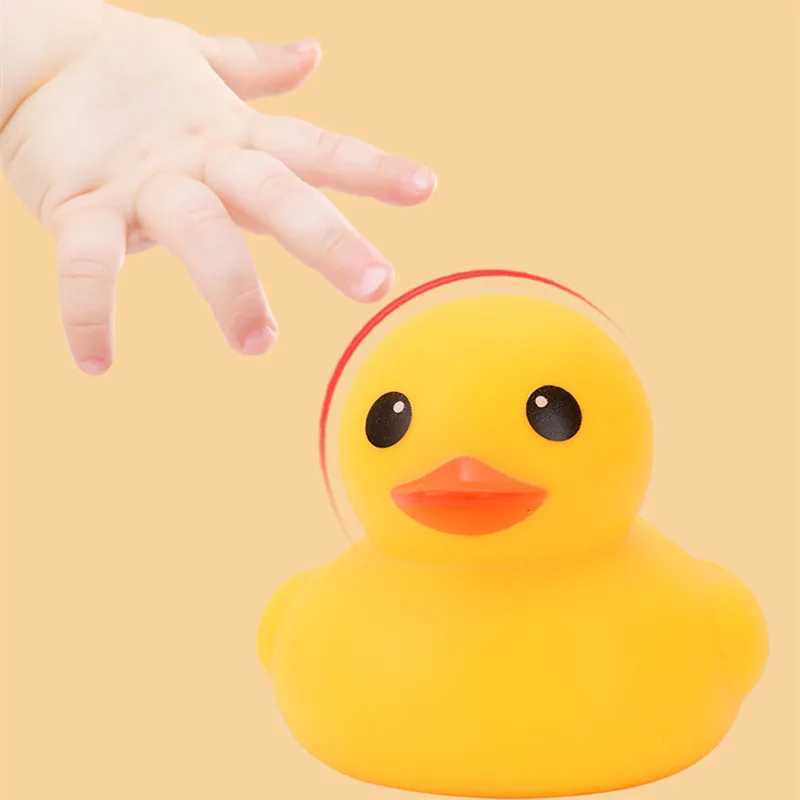 Bath Toys Cute Duck Baby Bath Toys Squeeze Animal Rubber Toy BB Duck Bathing Water Toy Race Squeaky Rubber Yellow Duck Toys for Kids Gifts 240413