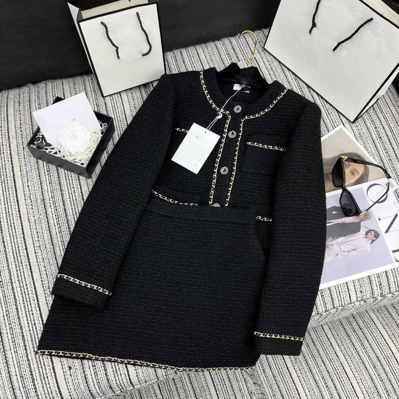 ツーピースドレスデザイナー秋と冬の新しいCHナンヤウヤードセレブXiao Xiangfeng Yang Qi Round Neck Thick Tweed Coat+ハイウエストA-Line Skirt UQHC