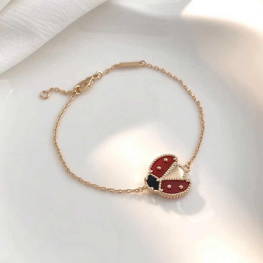 Designer VAN s925 Pure Silver Clover Ladybug Bracelet Female 18K Rose Gold Light Luxury White Beimu Red Agate Hand