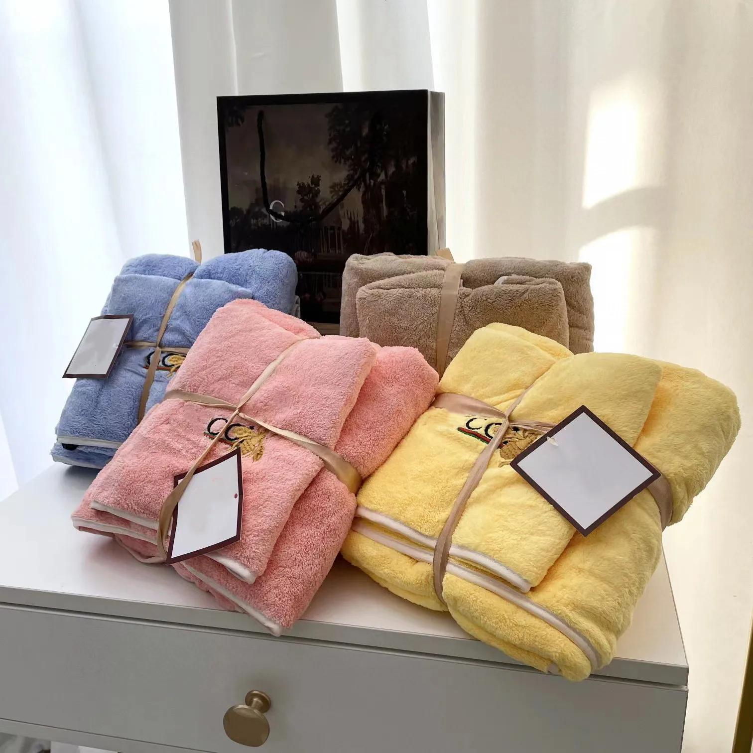 Luxury Designer Towel Bath Set Bee Embroidery Multicolor Fashion Dormitory Bath Towel and Quick Drying Beach Towel Set Colorful Towel with Gift Bag
