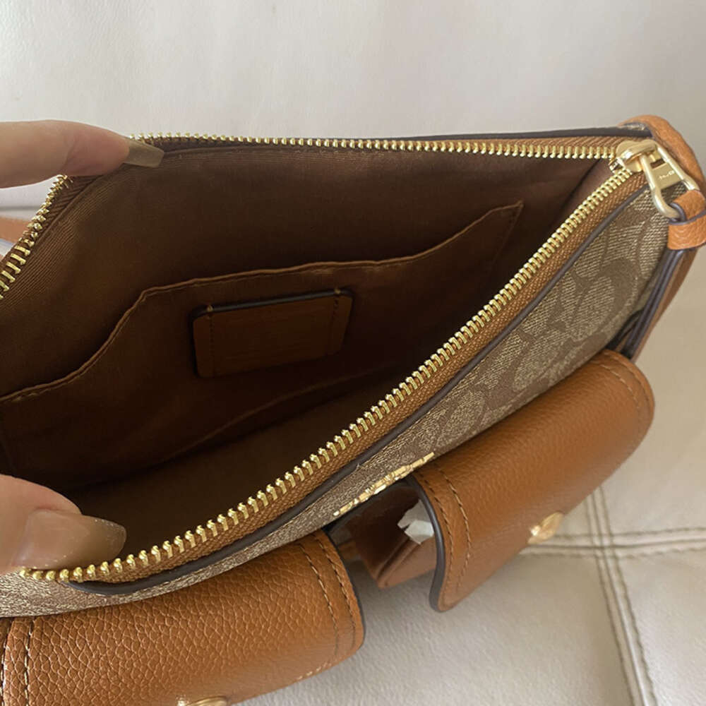 Le créateur de sacs à main de marque vend des sacs féminins à 65% de réduction sur le nouveau sac classique en cuir en cuir Pennie Crossbody