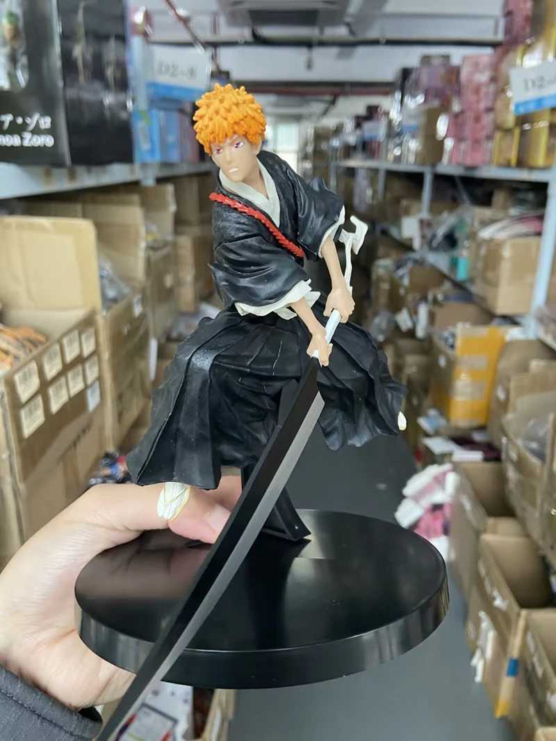 Manga anime 17cm anime blanchie kurosaki ichigo mannequin couteau swing posture jouet soul-cutting collection action figure sombres japonais poupées 240413