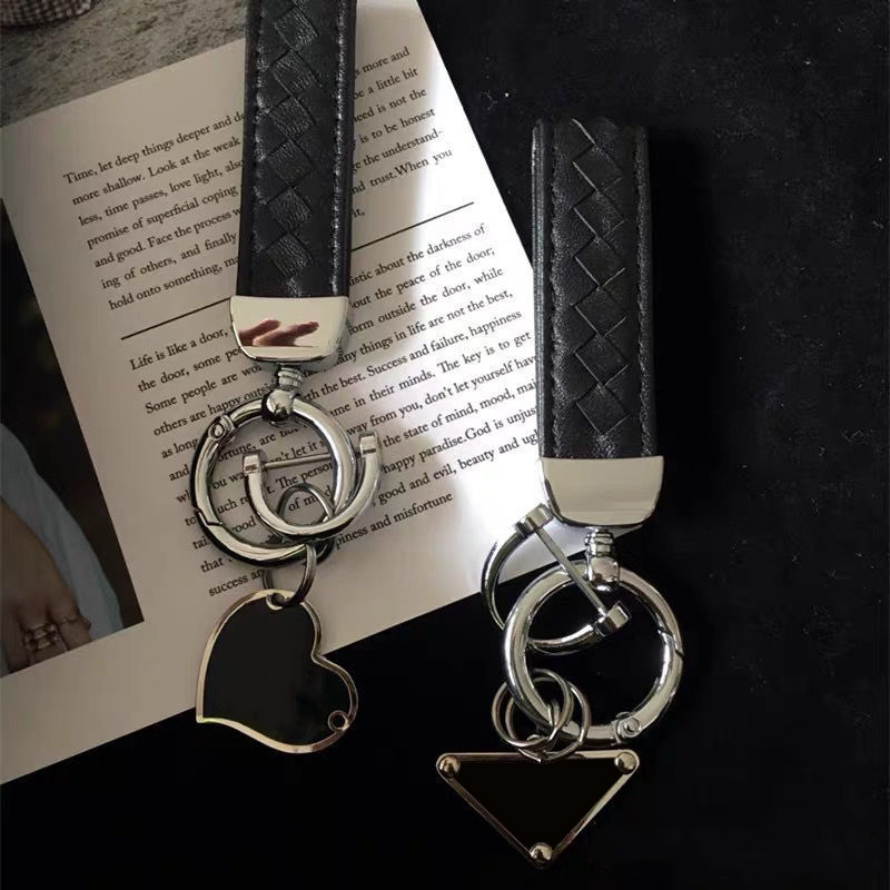 Keychain Designer Keychain Luxus Schlüsselkette Buchstabe Design Temperament Vielseitiger Stil Keychain Fashion Design 4 Styles Weihnachtsgeschenkbox sehr kleinlich dreieckig