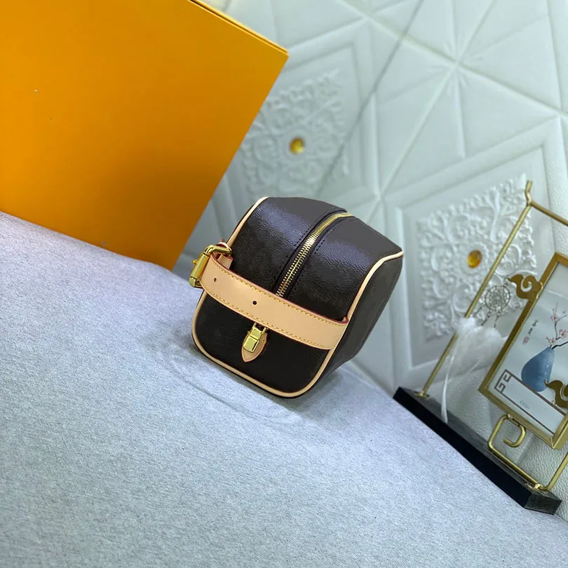 Designer Bag Lousis Vouton Locker Dopp Kit Luxuryr Makeup Bag Women`s Genuine Leather Handbag Women`s Luxury Fashion Versatile Bag