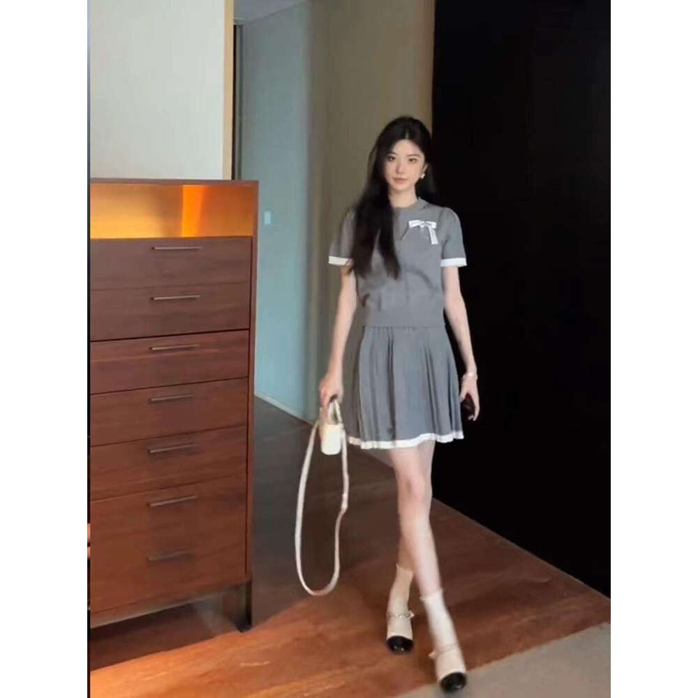 Miumiues T-shirt Designer Luxury Fashion Letter Printed Womens T-Shirt Small Fragrance Summer New Top With Hundred Pleats And Half Skirt Set